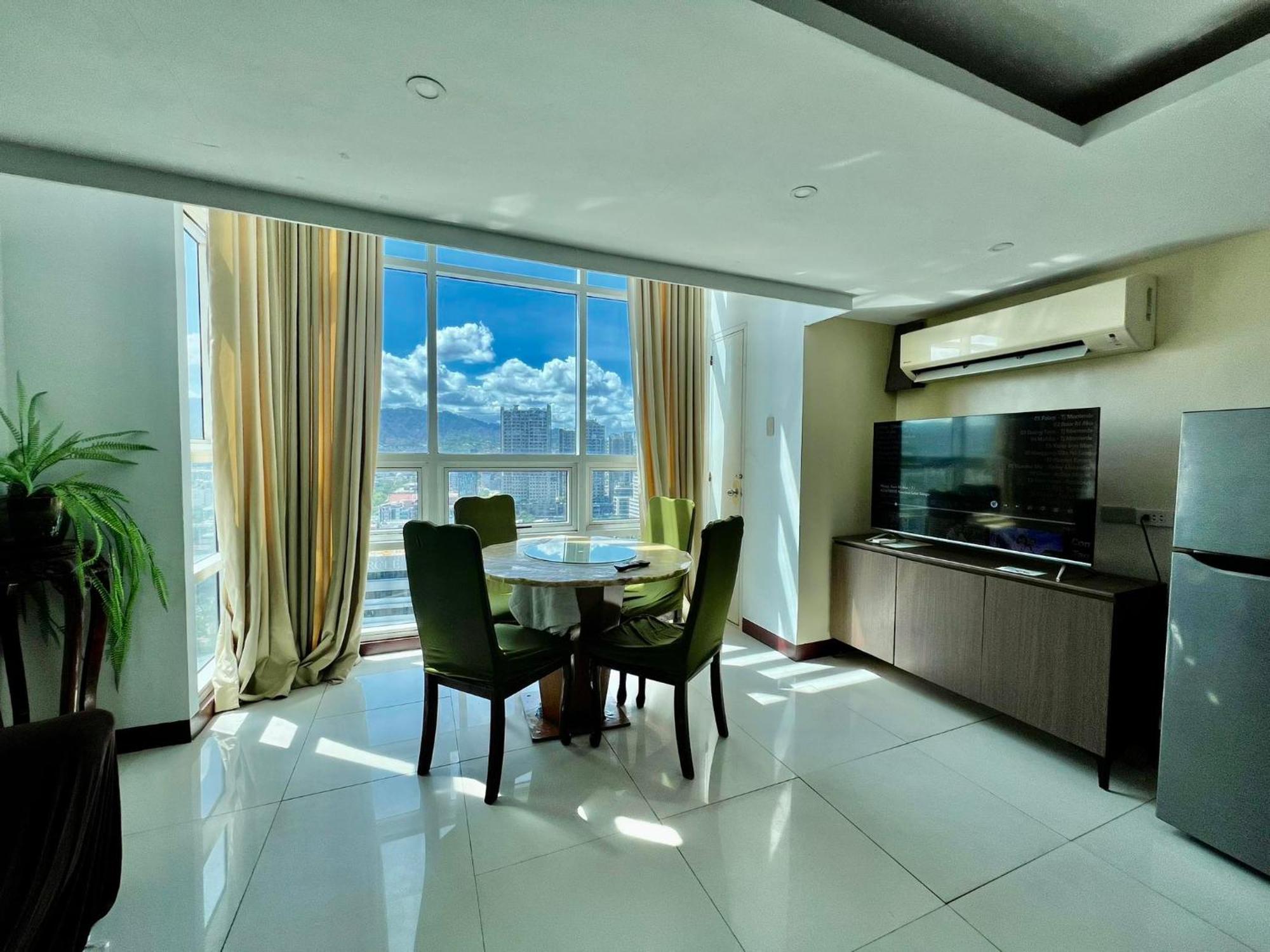 2 Bedroom Condo Unit With City And Mountain View Cebu Exterior foto